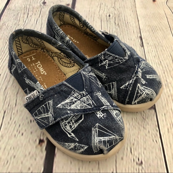 Toms Other - TOMS Nautical Themed Shoes Size 5